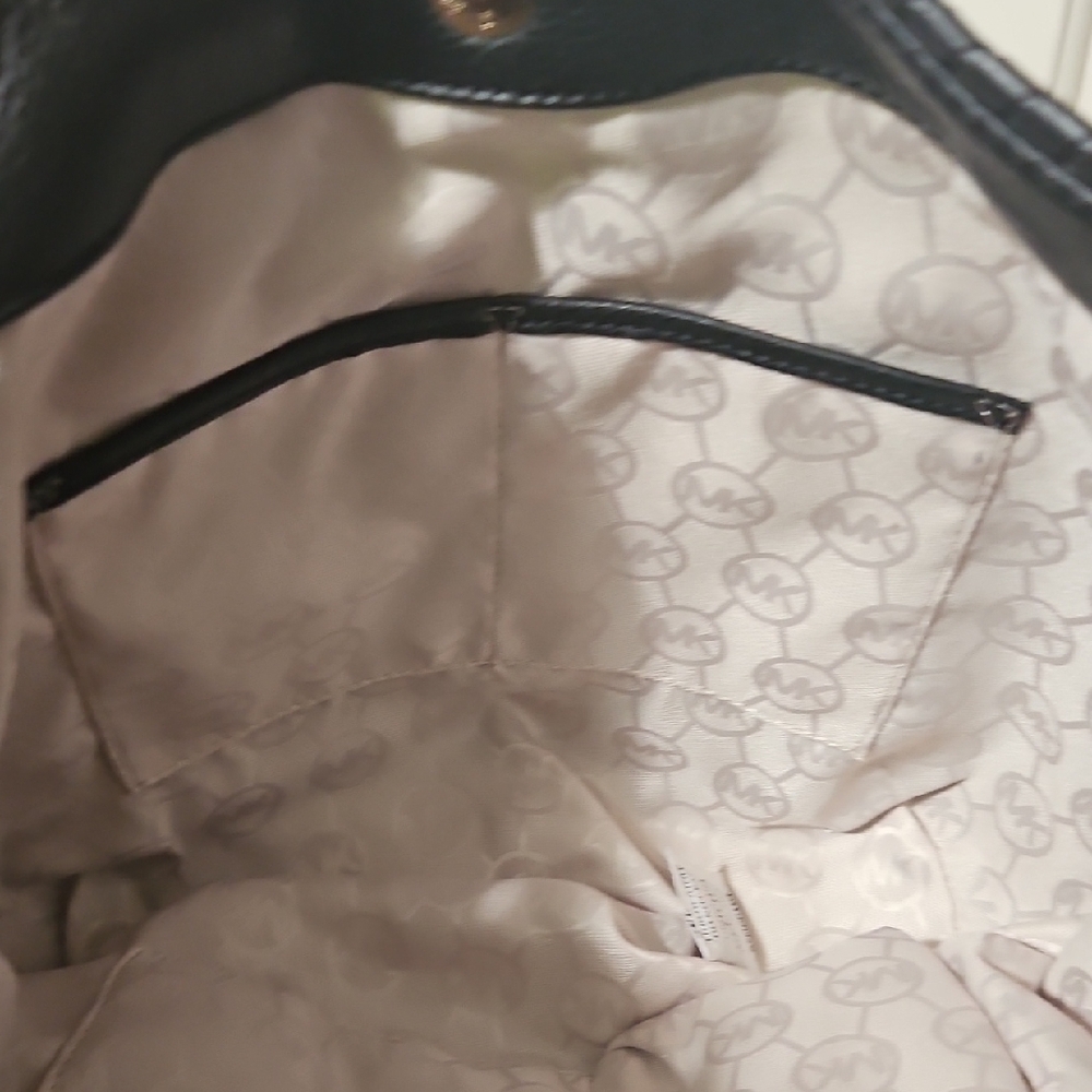 Michael Kors NWT Black Hobo Straw Bag with Gold Accents - Picture 10 of 10